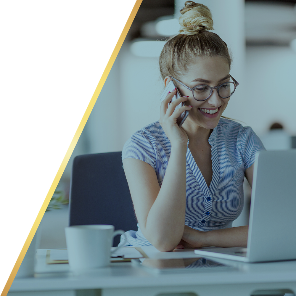 Sekträterin am telefonieren